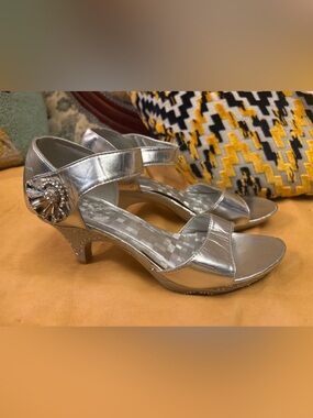 Delicacy Silver Metallic Open-Toe Heels with Decorative Accent